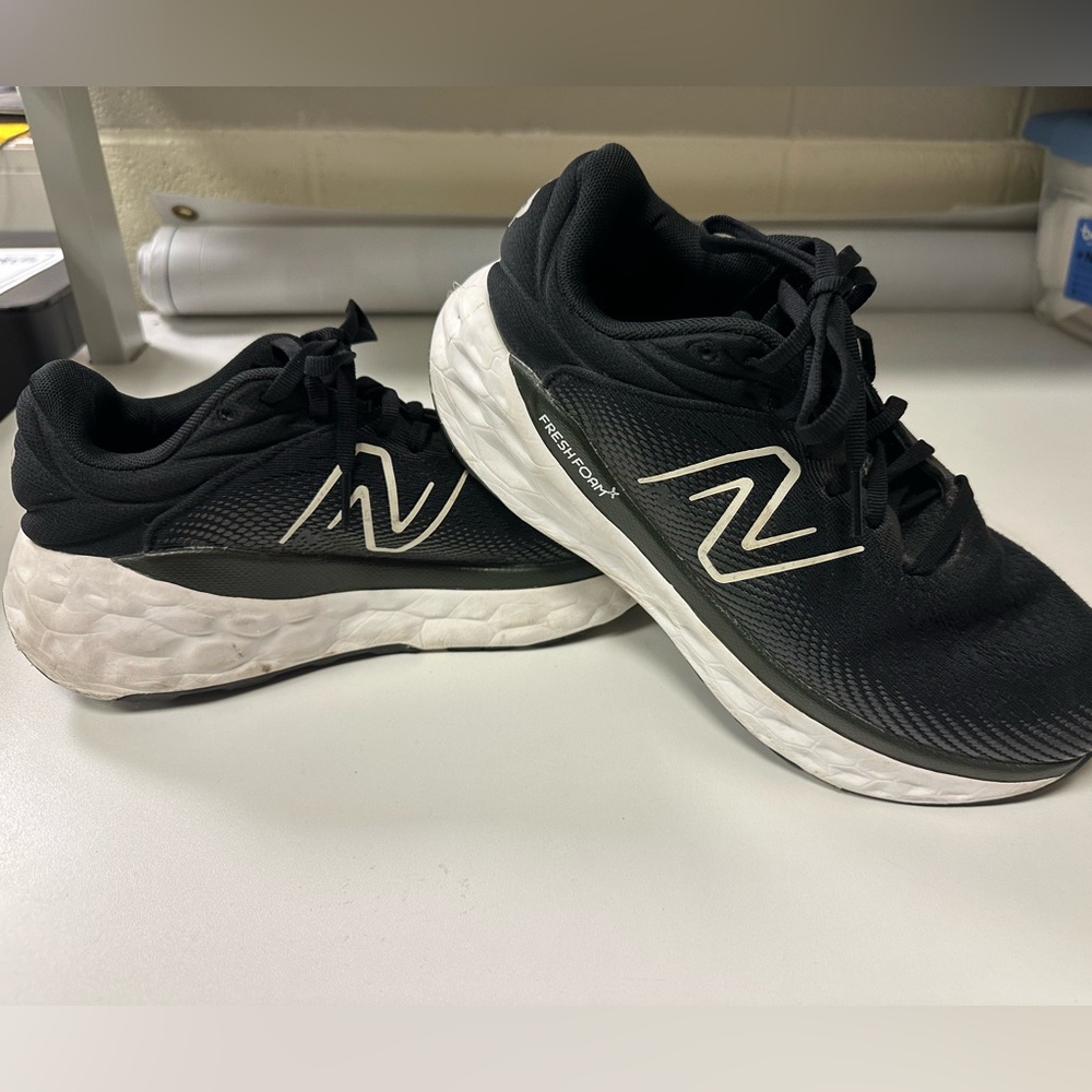 New Balance Fresh Foam 840 Black and White Running Shoes 9.5 W